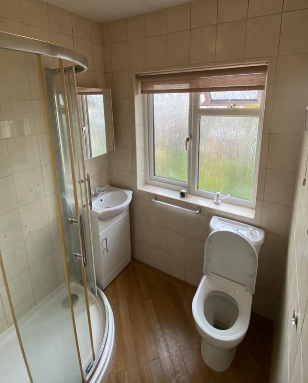 🔥💧Welling Bathroom Refurb💧🔥⬅️Swipe Left for more pictures🔚◻️Beautiful Bathroom Refurbishmen (7)